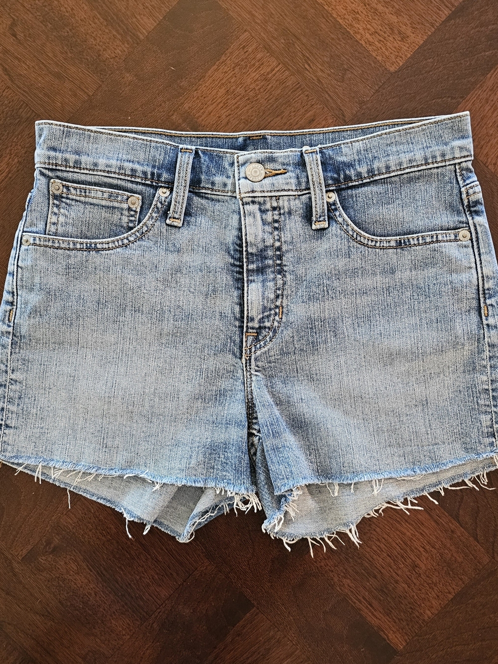 J.Crew Retail Mid-Rise Denim Shorts Light Wash 26 Raw Hem EUC 3" Inseam